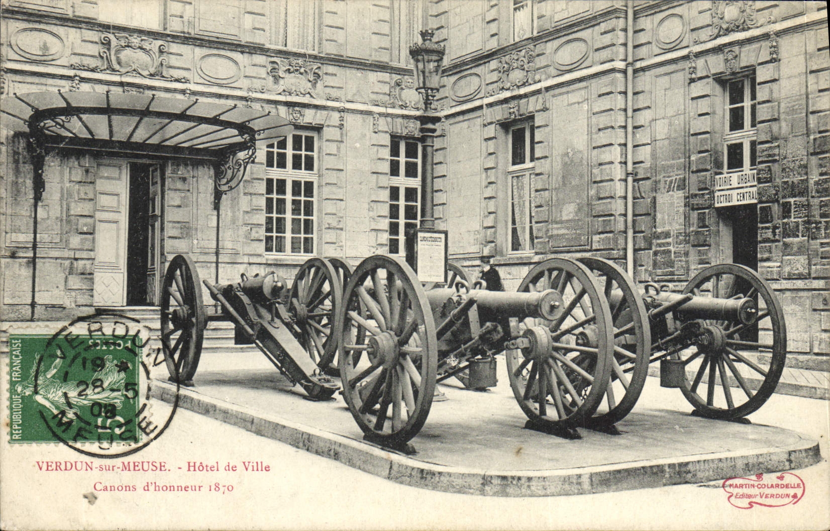 Verdun-sur-Meuse — Hôtel de Ville — Canons d'honneur 1870 — Éditeur Martin-Colardelle