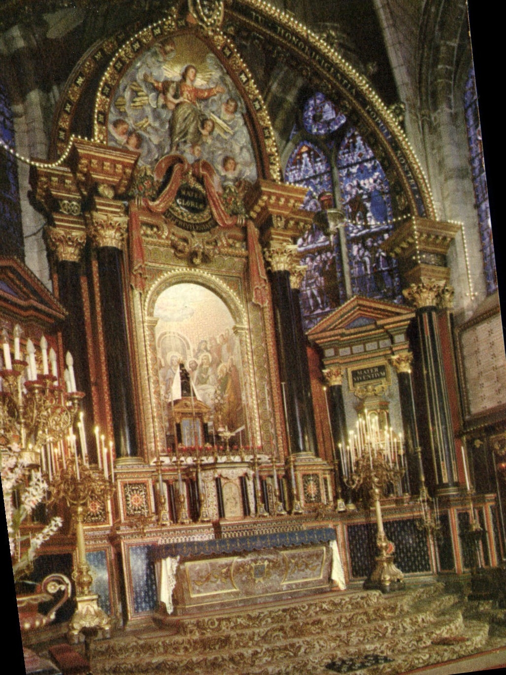 N.-D. de Liesse — Le Sanctuaire — Retable, colonnade de jaspe et arc triomphal