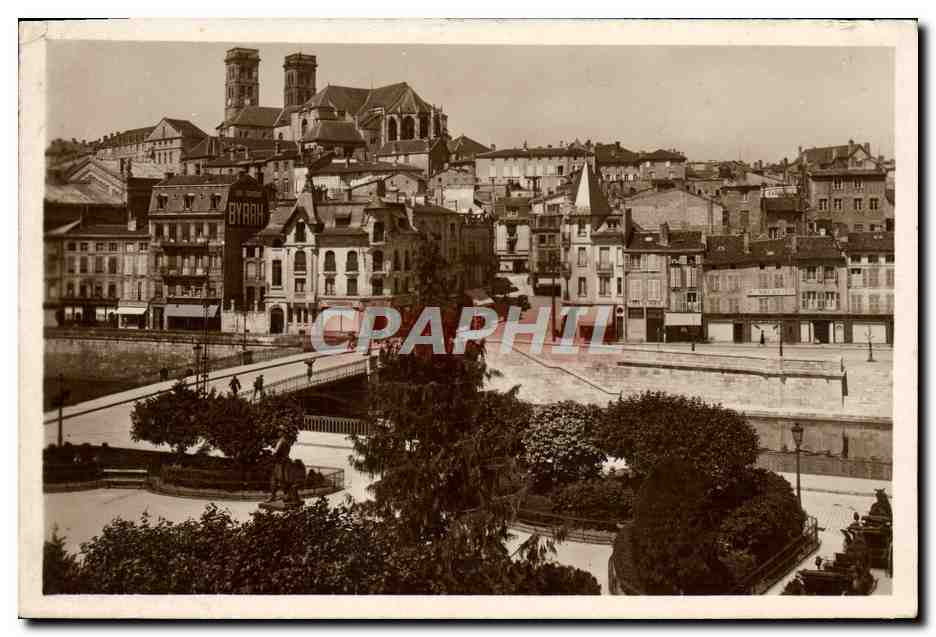 CPM Verdun Vue Generale Sur Le Pont Beaurepaire et le quai de Londres Au fond la cathedrale