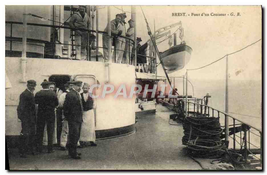 CPA Bateau Guerre Brest Pont d'un croiseur 