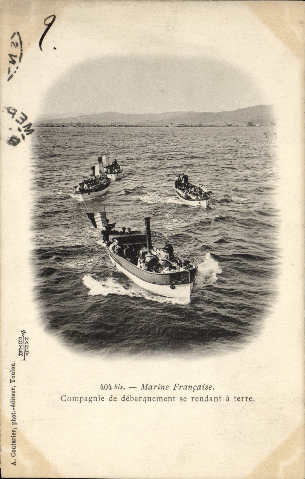 CPA Bateau Guerre Marine francaise Compagnie de debarquement se rendant a terre
