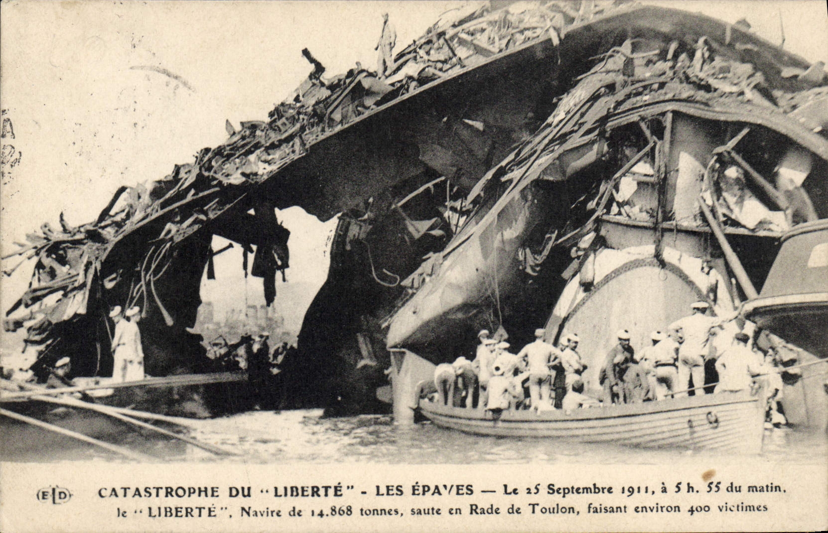 CPA Bateau Guerre Catastrophe du Liberte les epaves