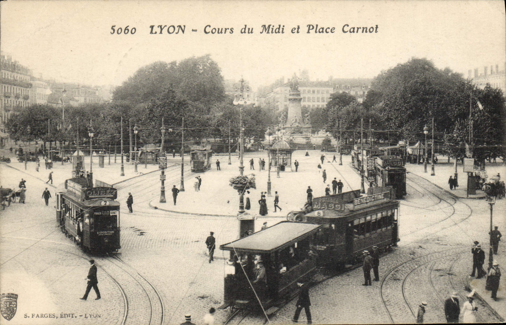 CPA Tramway Train Lyon Cours du Midi et place Carnot 