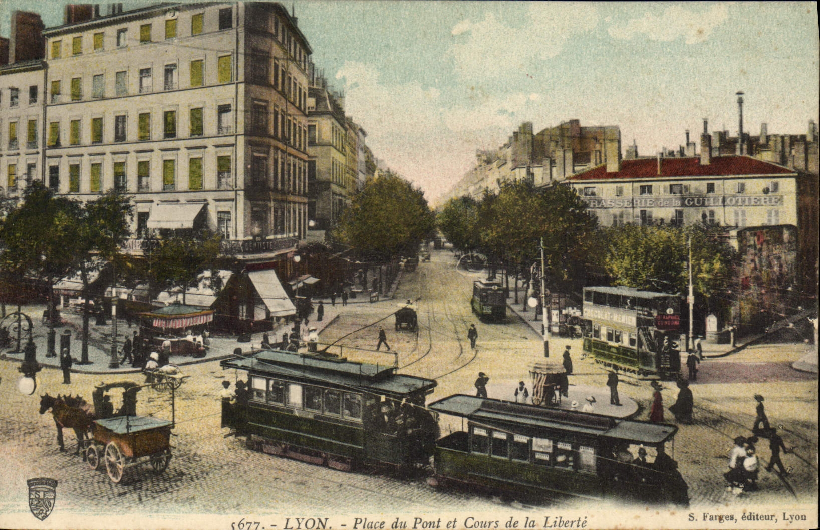 CPA Tramway Train Lyon place du pont et cours de la liberte Brasserie de la Guillotiere 
