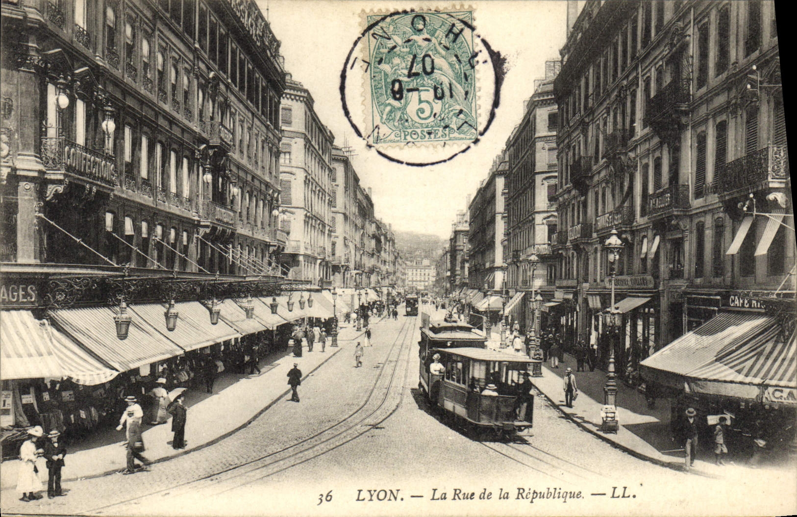 CPA Tramway Train Lyon la rue de la Republique 