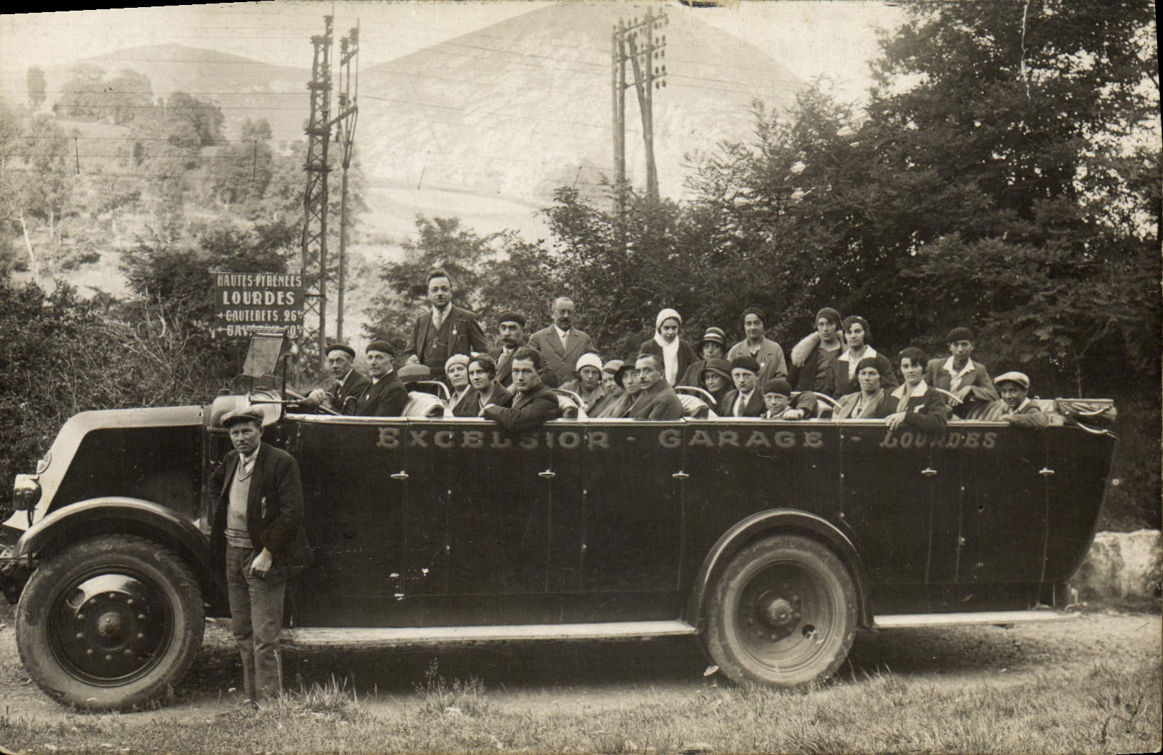 CARTE PHOTO Automobile Autobus Excelsior Garage Lourdes