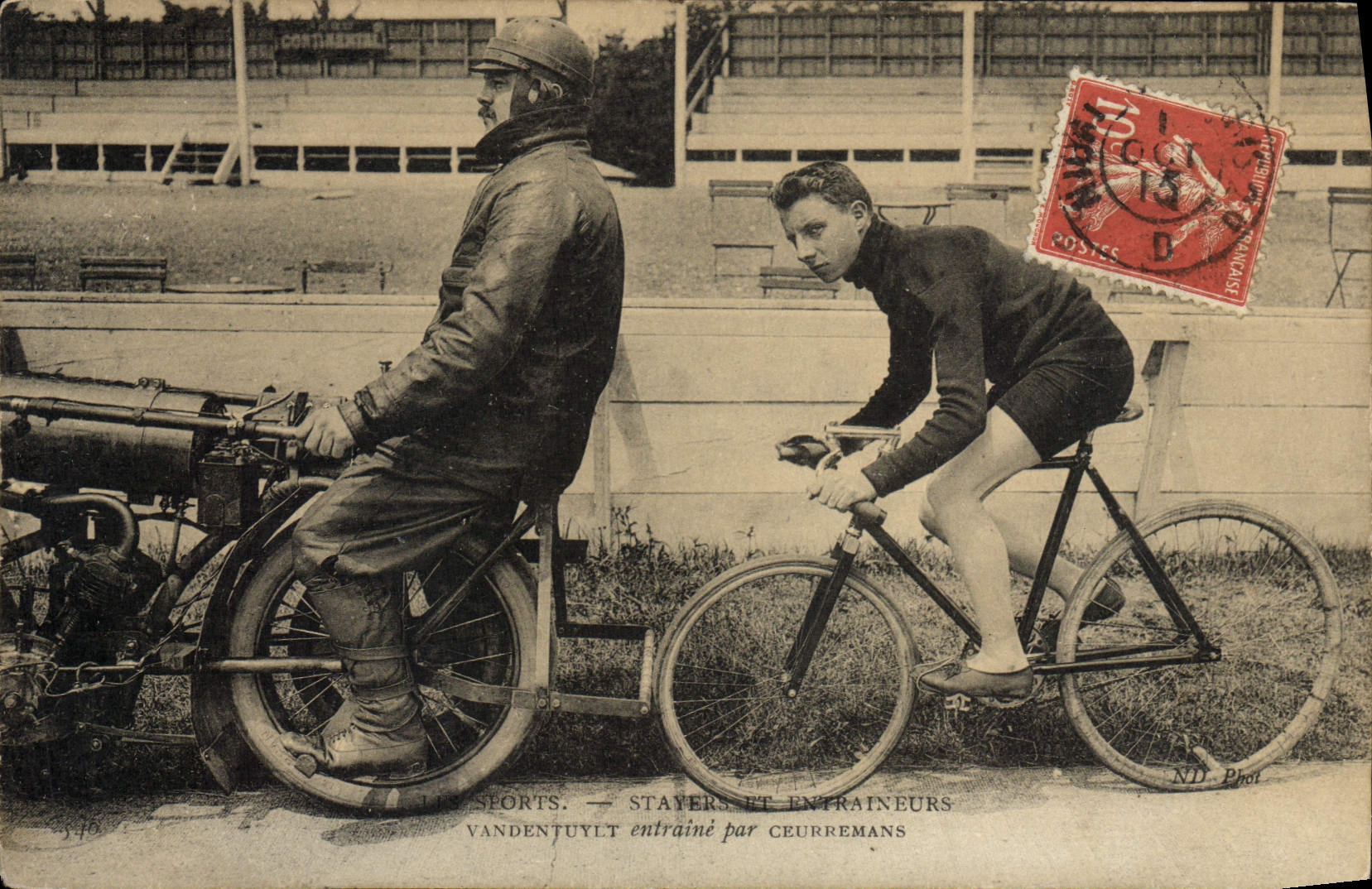 Cycliste et mécanicien — entraînement sportif — ND. Prot