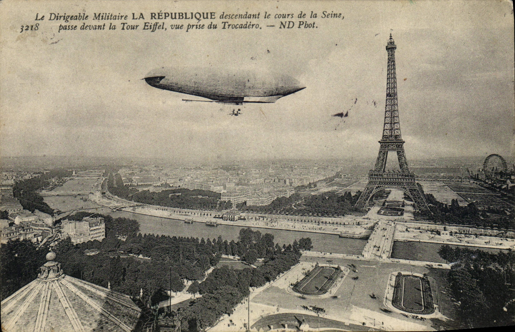 CPA Aviation Dirigeable militaire La Republique descendant le cours de la Seine passe devant la Tour Eiffel Zeppelin 