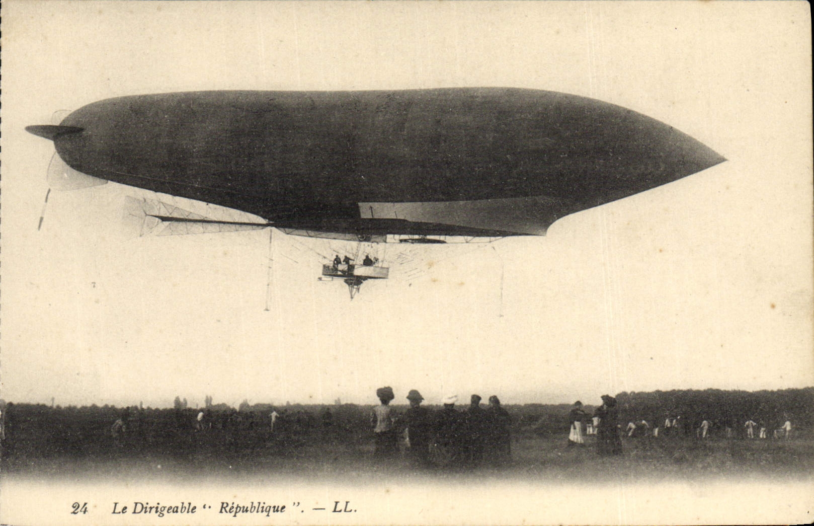 CPA Aviation Dirigeable Republique Zeppelin 