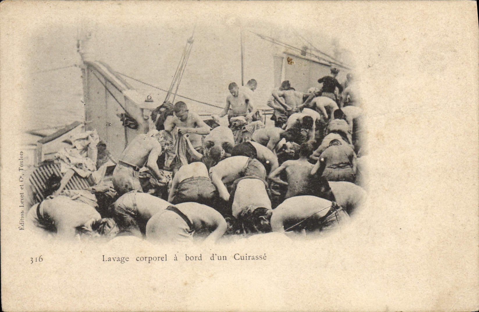 Lavage corporel à bord d'un Cuirassé — Édition Levet et Cie, Toulon, n° 316