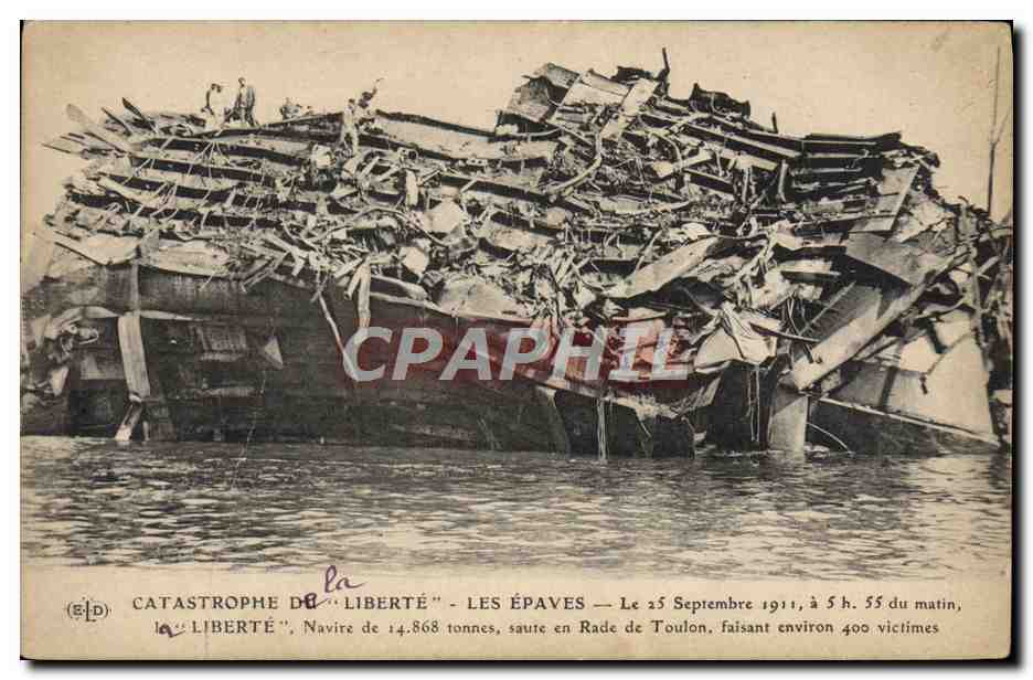 CPA Bateau Guerre Catastrophe du Liberte Les epaves 