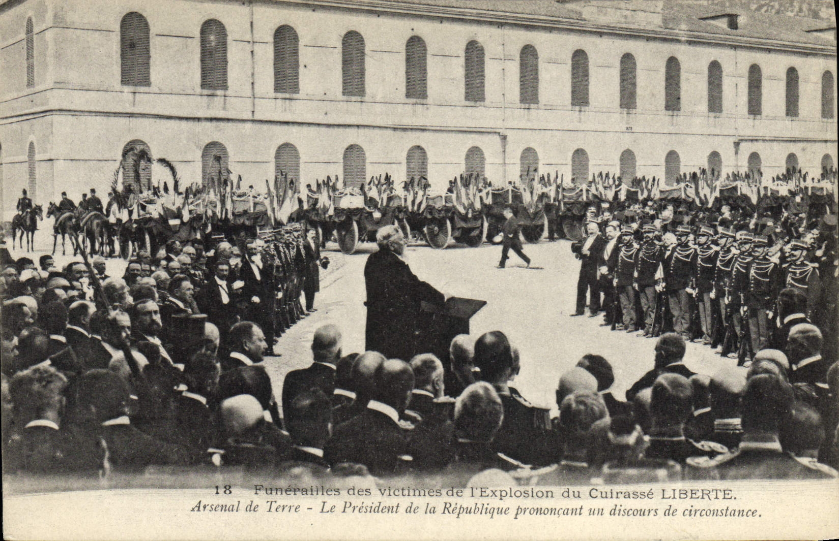 Funérailles des victimes de l'Explosion du Cuirassé LIBERTE — Arsenal de Terre — Éditeur : E. Trulon
