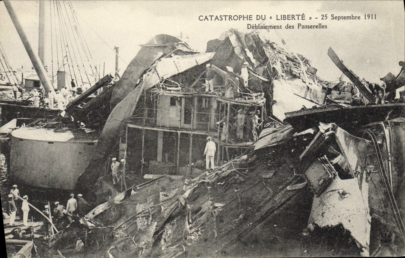 Catastrophe du « Liberté » — Déblaiement des Passerelles — 25 Septembre 1911