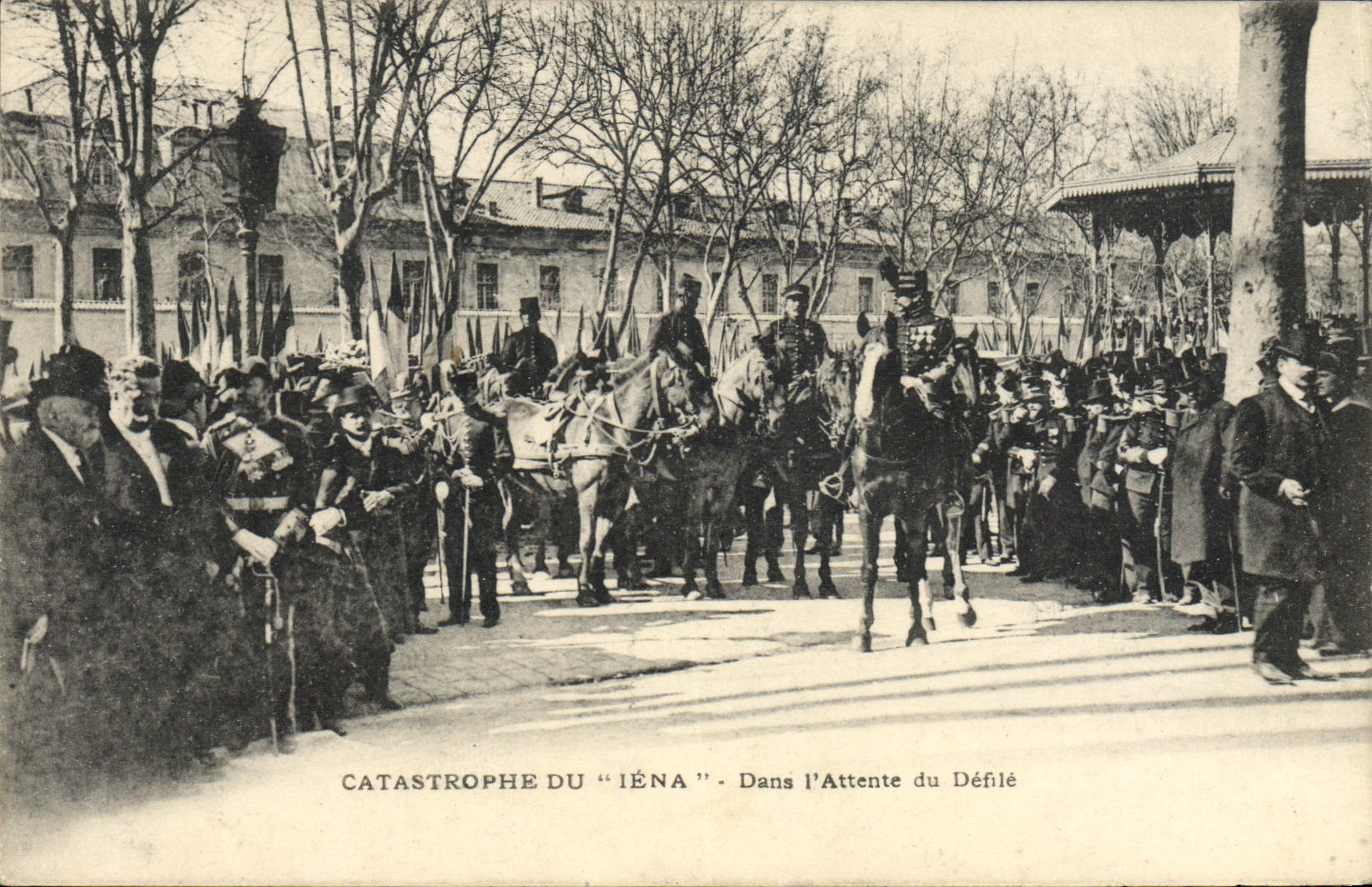 Catastrophe du "Iéna" — Dans l'Attente du Défilé — Atelier de Phototypies Guenete, Marseille