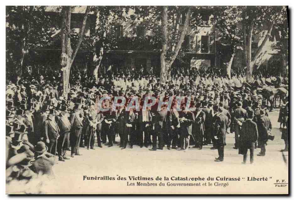 Funerali delle Vittime della Catastrofe del Cacciatorpediniere "Liberté" — I Membri del Governo e il Clero — P. F. PARIS