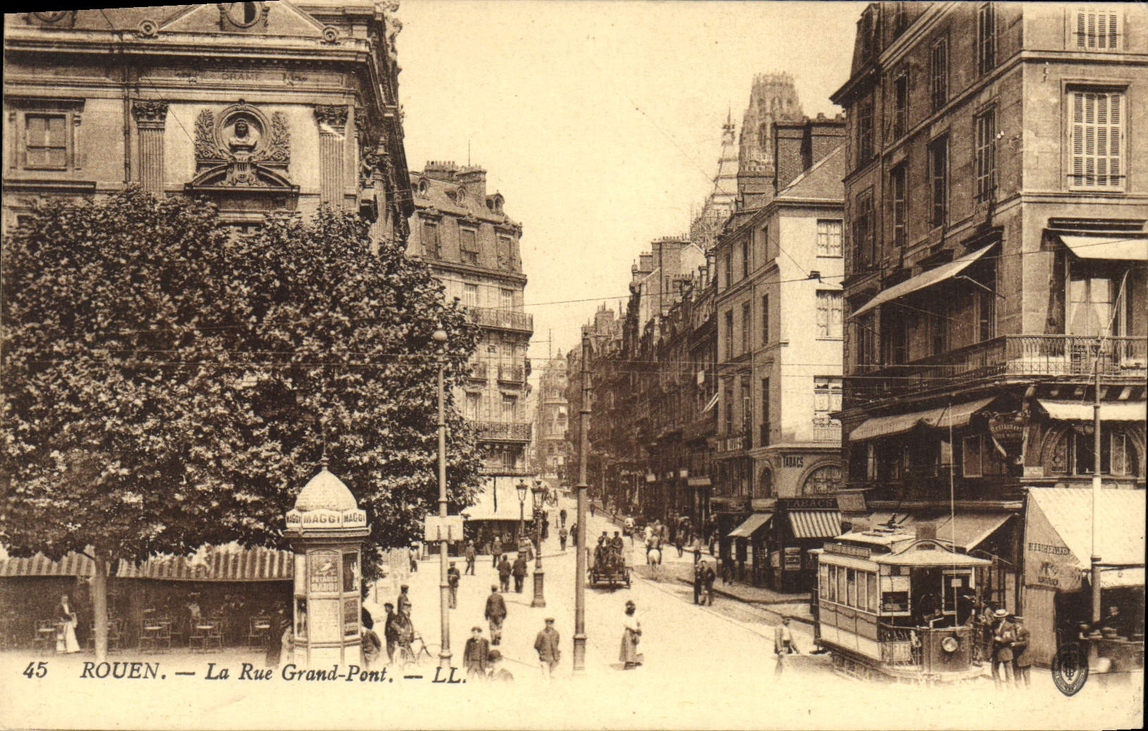CPA Tramway Train Rouen La rue Grand pont 