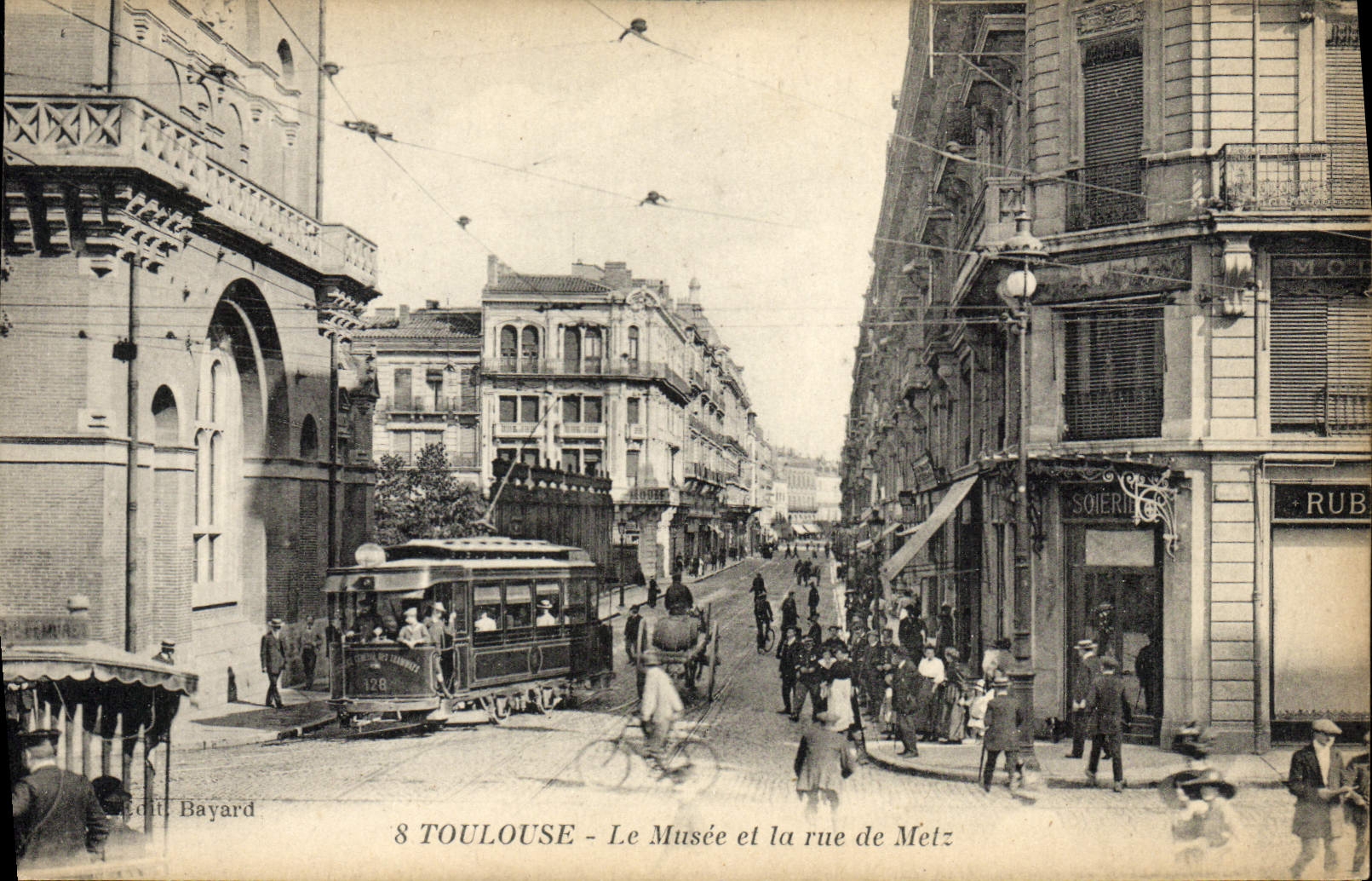 CPA Tramway Train Toulouse Le musee et la rue de Metz 