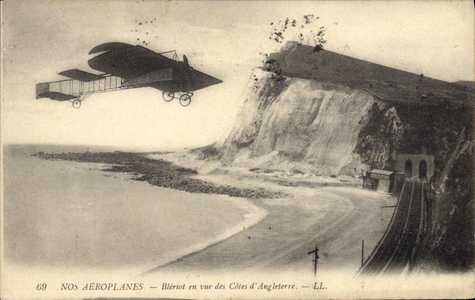 CPA Aviation Avion Bleriot en vue des cotes d'Angleterre