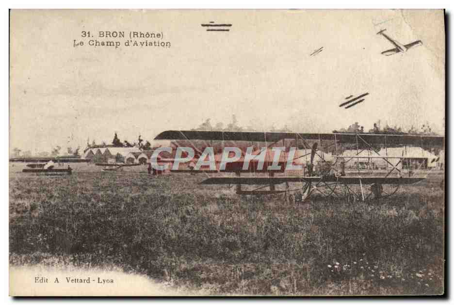 CPA Aviation Avion Bron Le champ d'aviation 