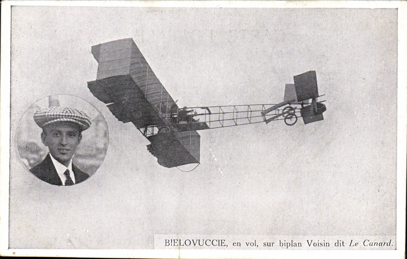 CPA Aviation Avion Bielovuccie en vol sur biplan Voisin dit le Canard