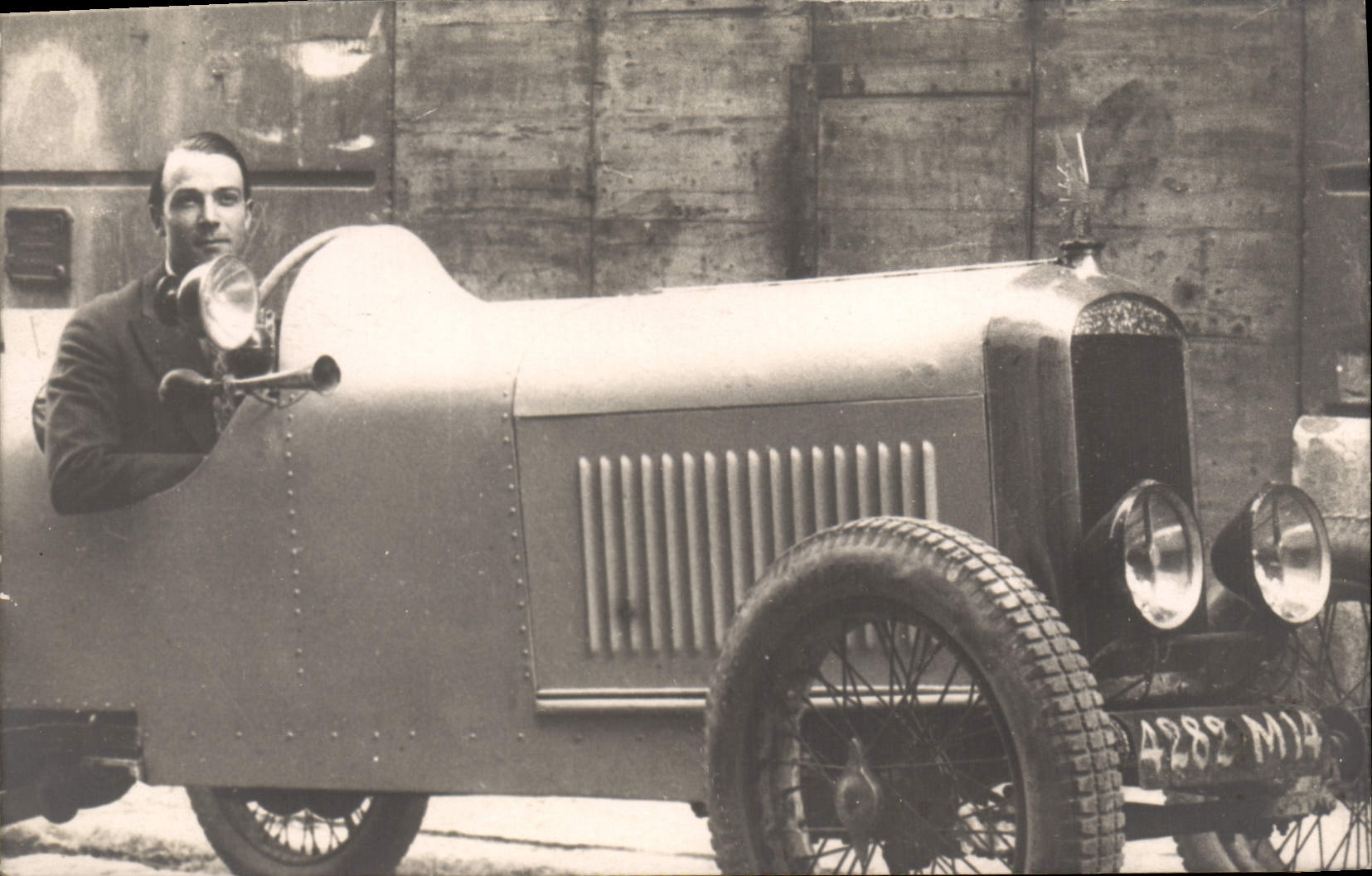 Conducteur avec voiture de course — 4282 M14 — CPAPHIL