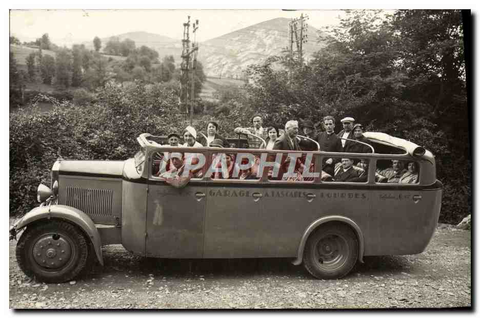 Groupe de personnes dans un véhicule public — Garage Alastares, Lourdes — éditeur CPAPHIL, n°2