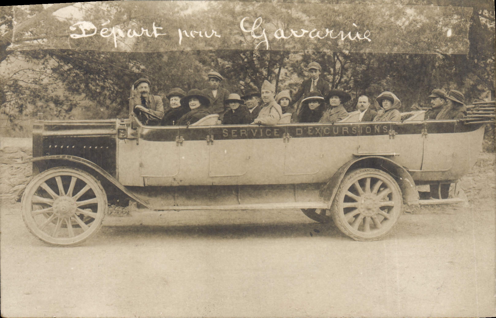 CARTE PHOTO Automobile Autobus Gavarnie 