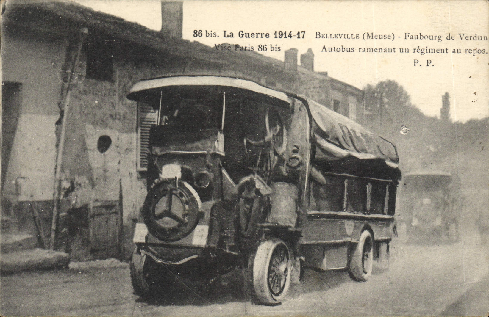 Autobus ramenant un régiment au repos — Belleville (Meuse) - Faubourg de Verdun — P.P. — 86 bis. La Guerre 1914-17