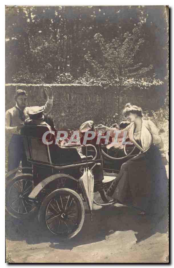 Famille dans une voiture ancienne — scène de rue — éditeur P.L. n° C1