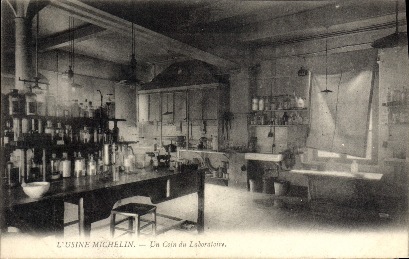 L'Usine Michelin — Un Coin du Laboratoire