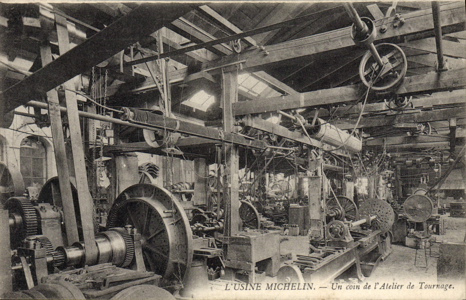 L'Usine Michelin — Un coin de l'Atelier de Tournage