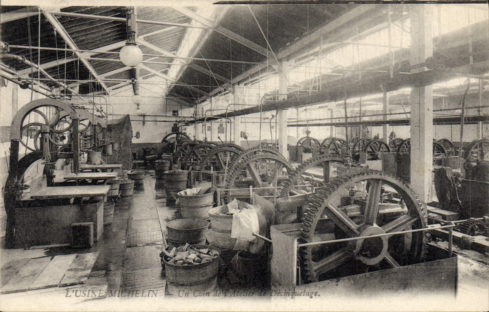 L'Usine Michelin — Un Coin de l'Atelier de Déchiquetage