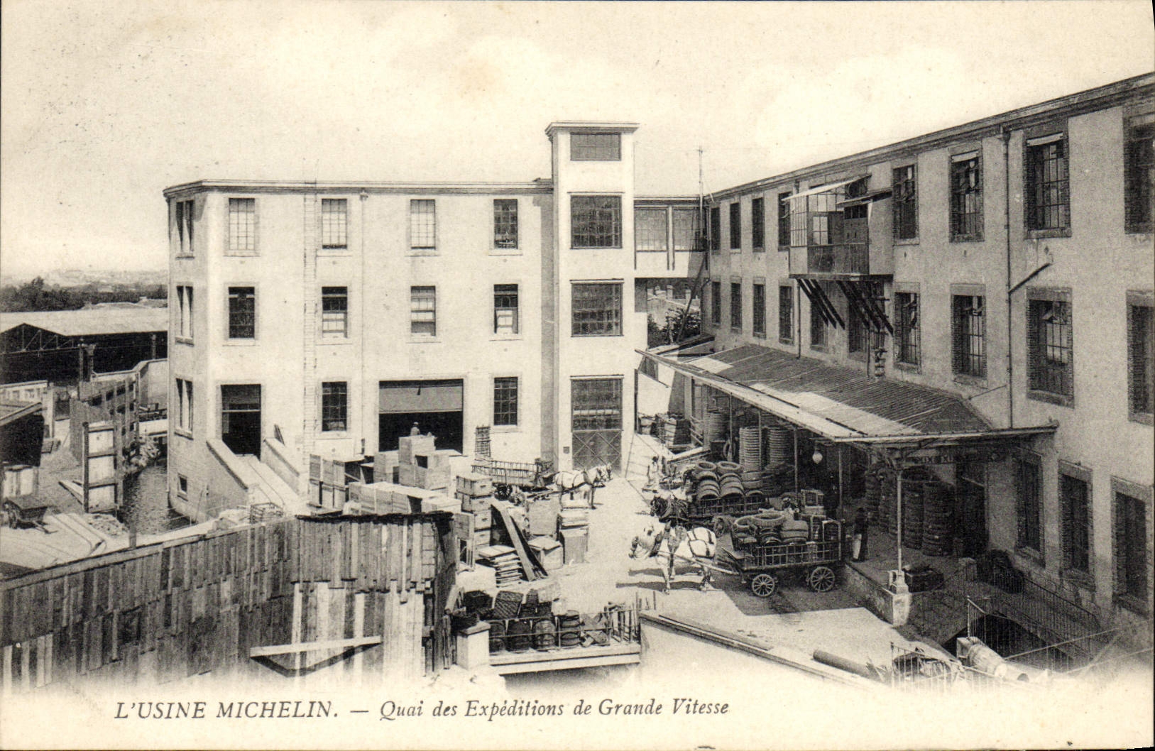 L'USINE MICHELIN — Quai des Expéditions de Grande Vitesse — Union Postale Universelle