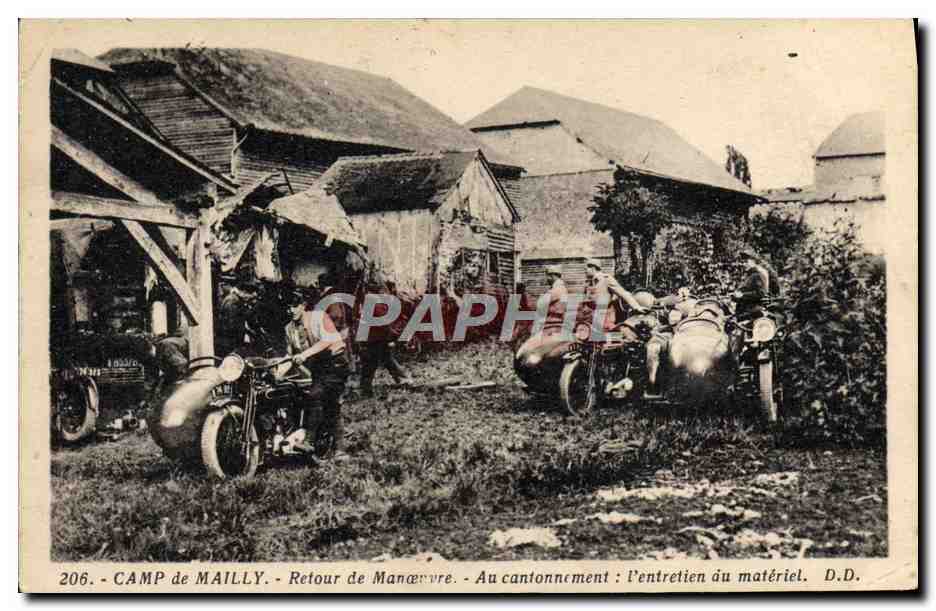 CPA Moto Camp de Mailly Retour de manoeuvre Au cantonnement L'entretien du materiel Side Car Side-car
