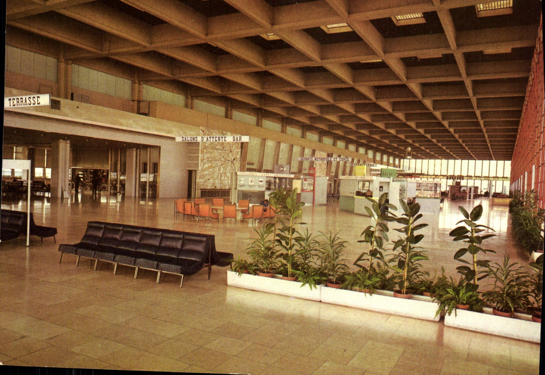 CPM Avion Aviation Aeroport de Marseille Marignane Interieur de l'aerogare