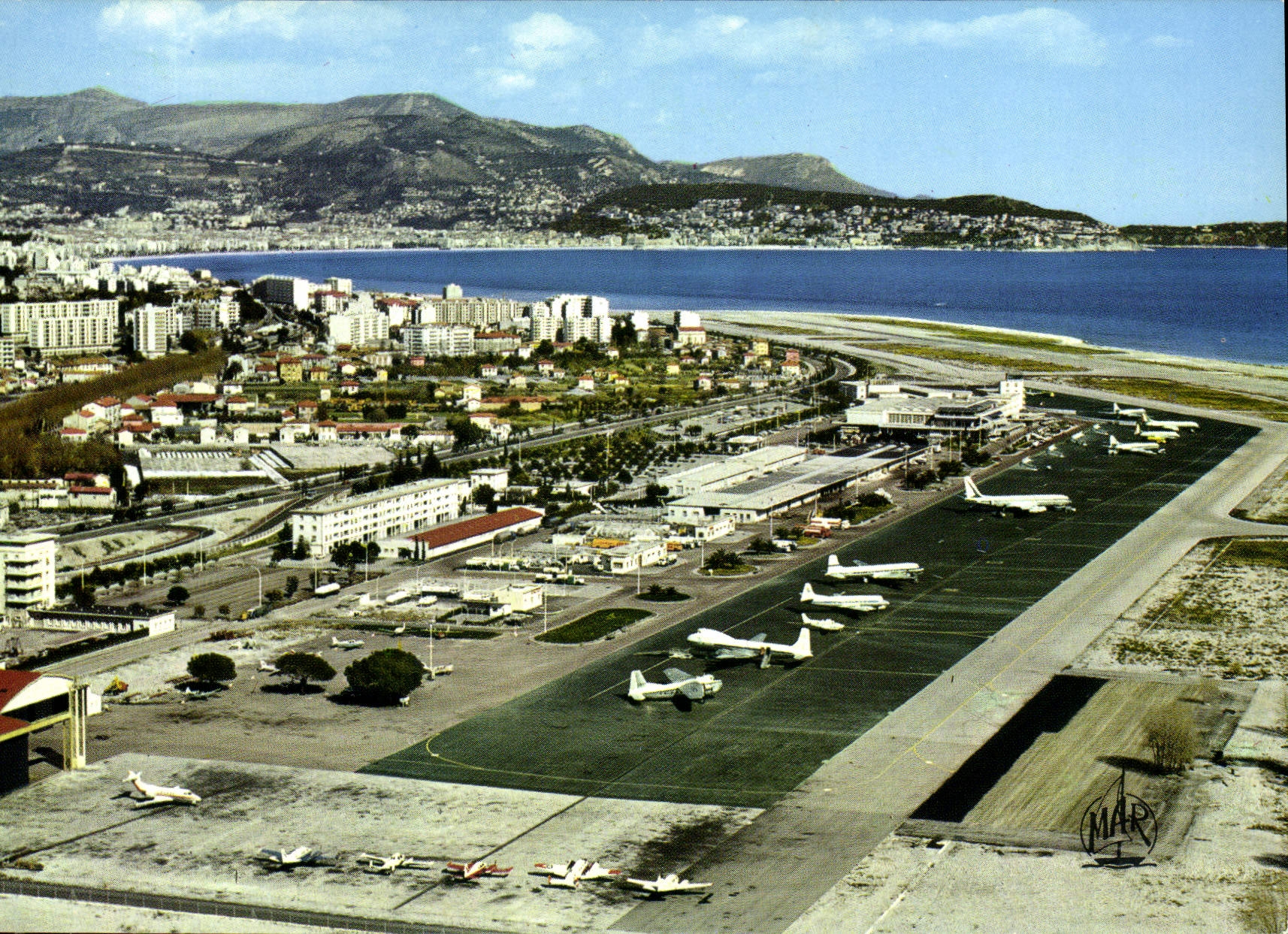 CPM Avion Aviation Aeroport de Nice Cote d'Azur et la baie des anges 