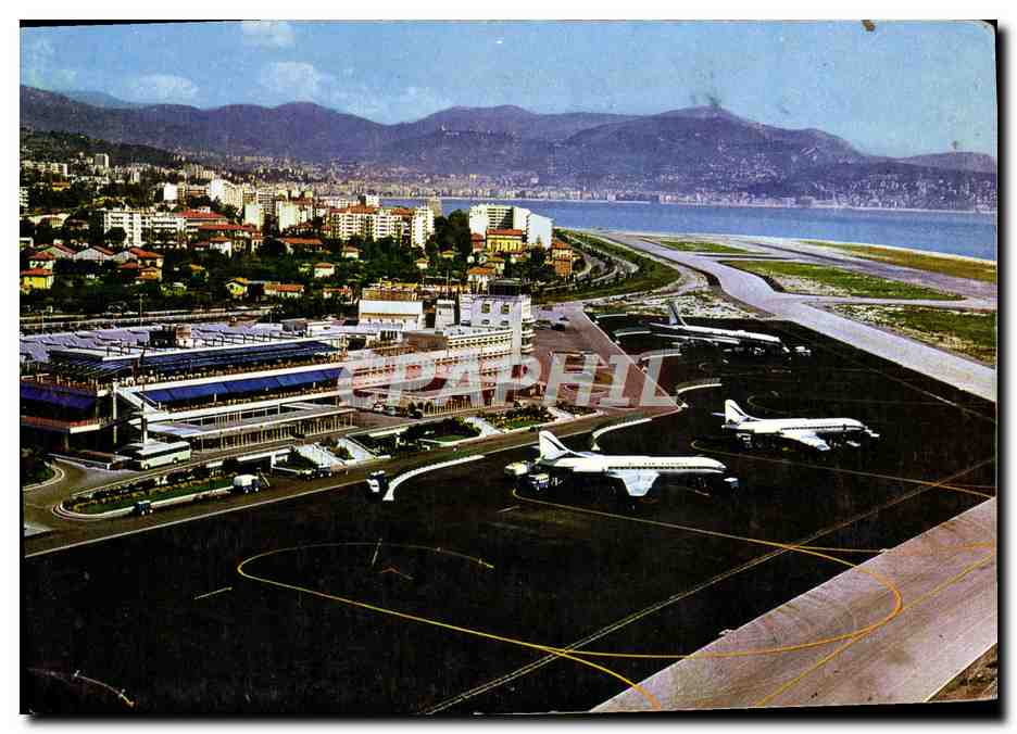 CPM Avion Aviation Vue aerienne de l'aeroport Nice Cote d'Azur Restaurant Tour de controle et les avions du parking 