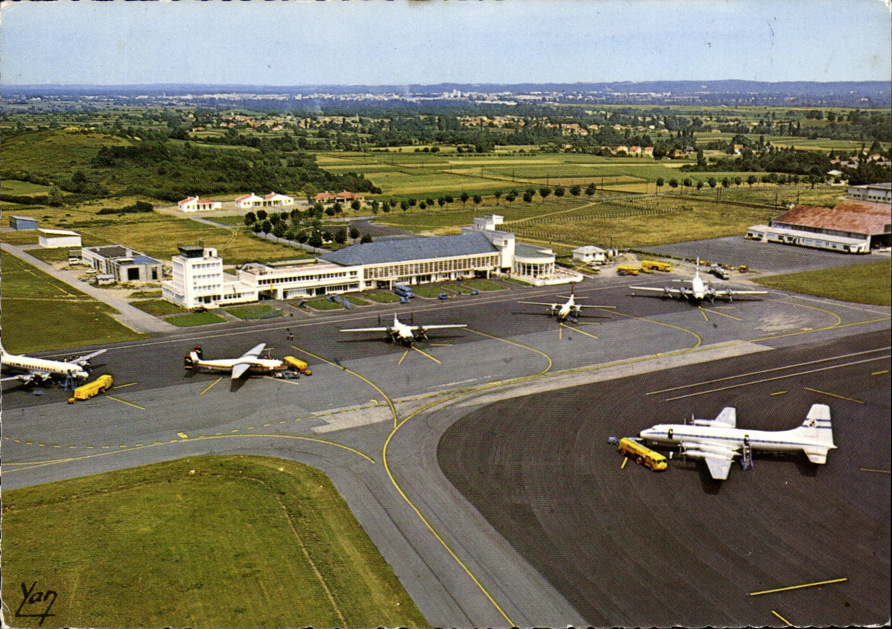 CPM Avion Aviation Aeroport de Tarbes Ossun Lourdes 
