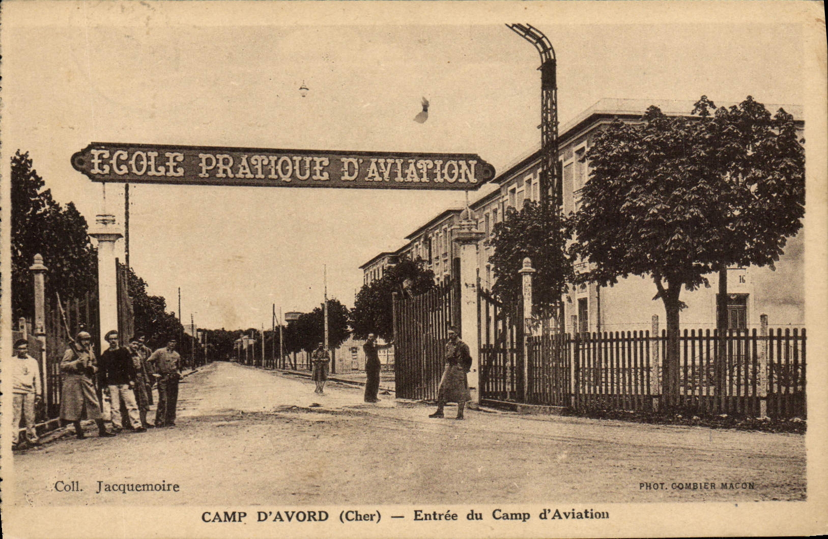 CPA Avion Aviation Camp d'Avord Entree du camp d'aviation 