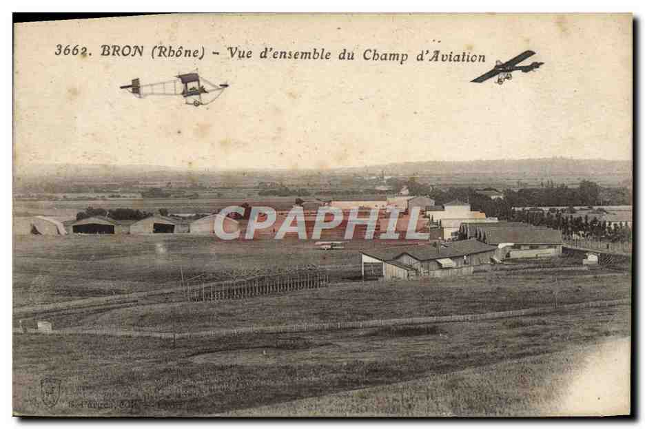 CPA Avion Aviation Bron Vue d'ensemble du champ d'aviation