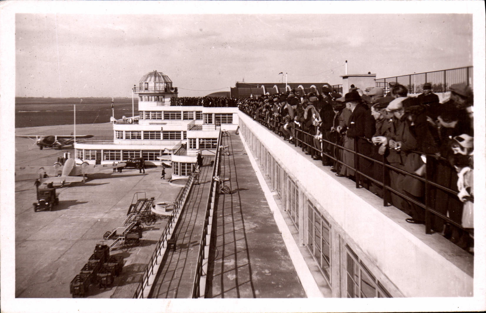 CPM Avion Aviation Port aerien du Bourget Dugny Vue prise des terrasses 