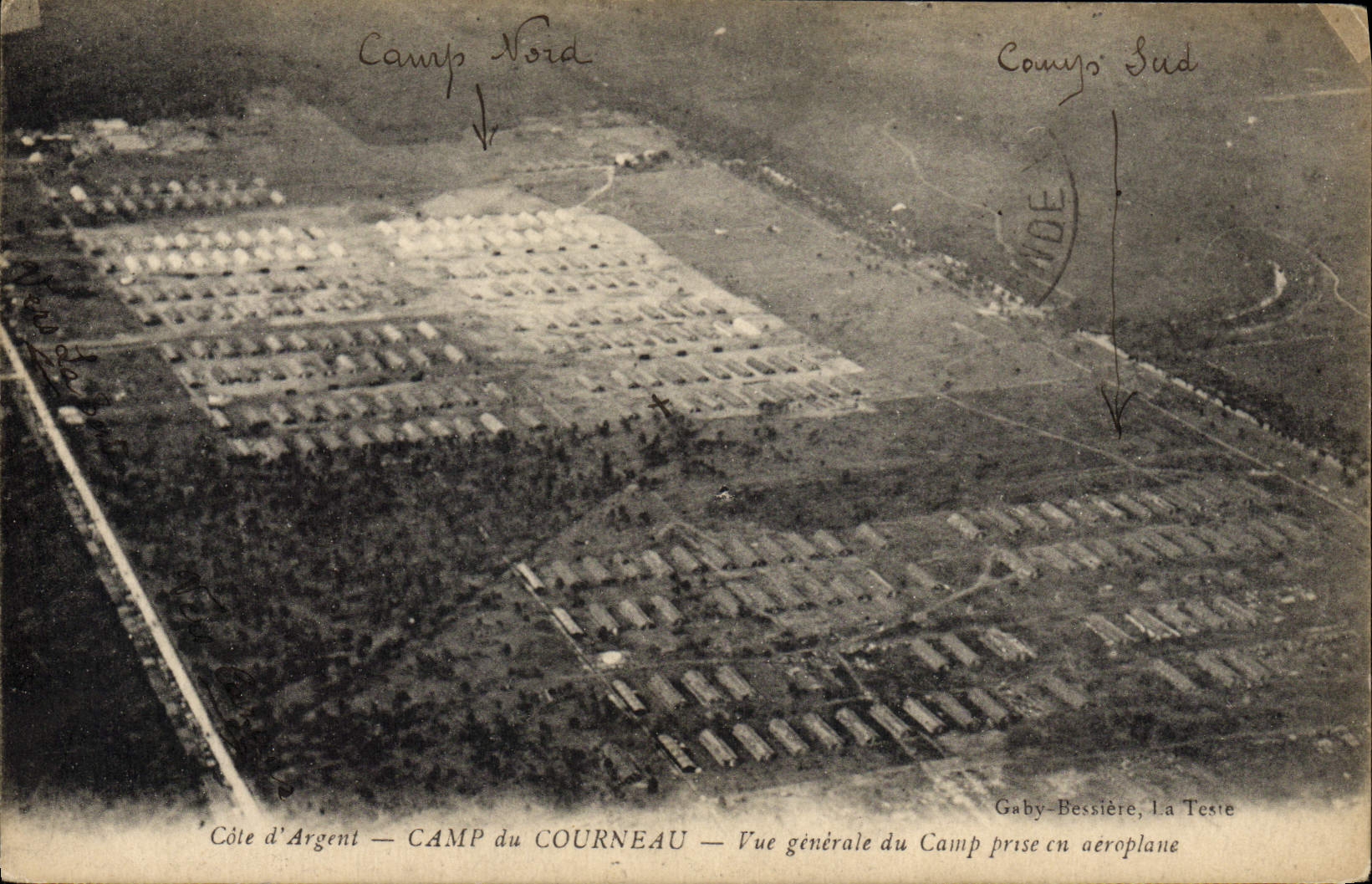 CPA Avion Aviation Camp du Courneau Vue generale du camp pris en aeroplane 