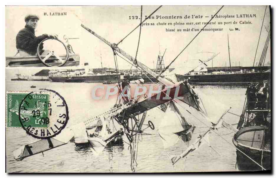 CPA Avion Aviation L'aeroplane Latham apres sa chute en pleine mer est ramene au port de Calais 
