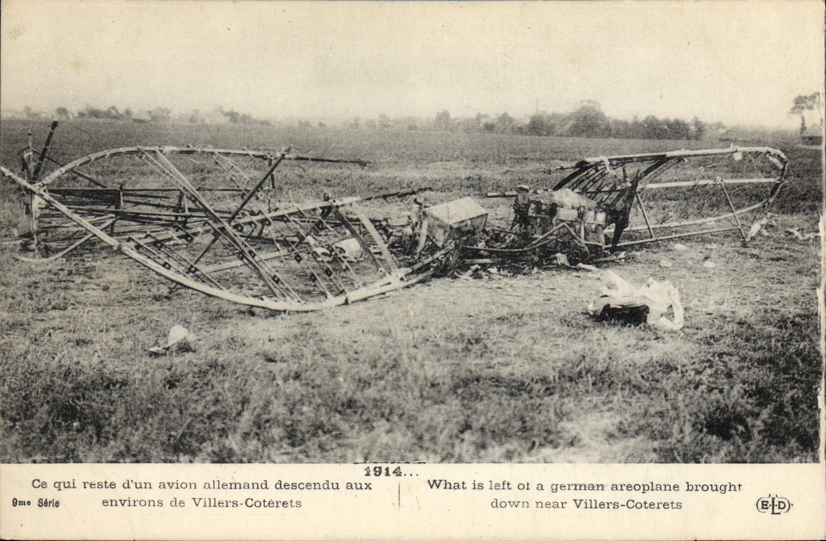 CPA Avion Aviation Ce qui reste d'un avion allemand descendu aux environs de Villiers Cotterets