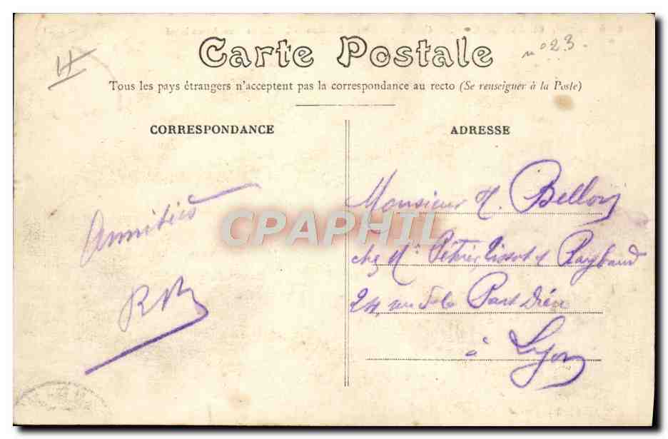 Avord (Cher) — Centro Militare dell'Aviazione — La Guardia di un Aereo Danneggiato — Verso