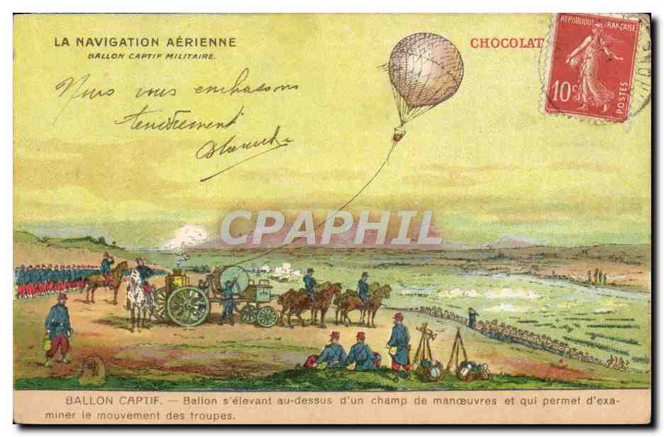 CPA Avion Aviation Ballon Captif Ballon s'elevant au dessus d'un champ de manoeuvres 