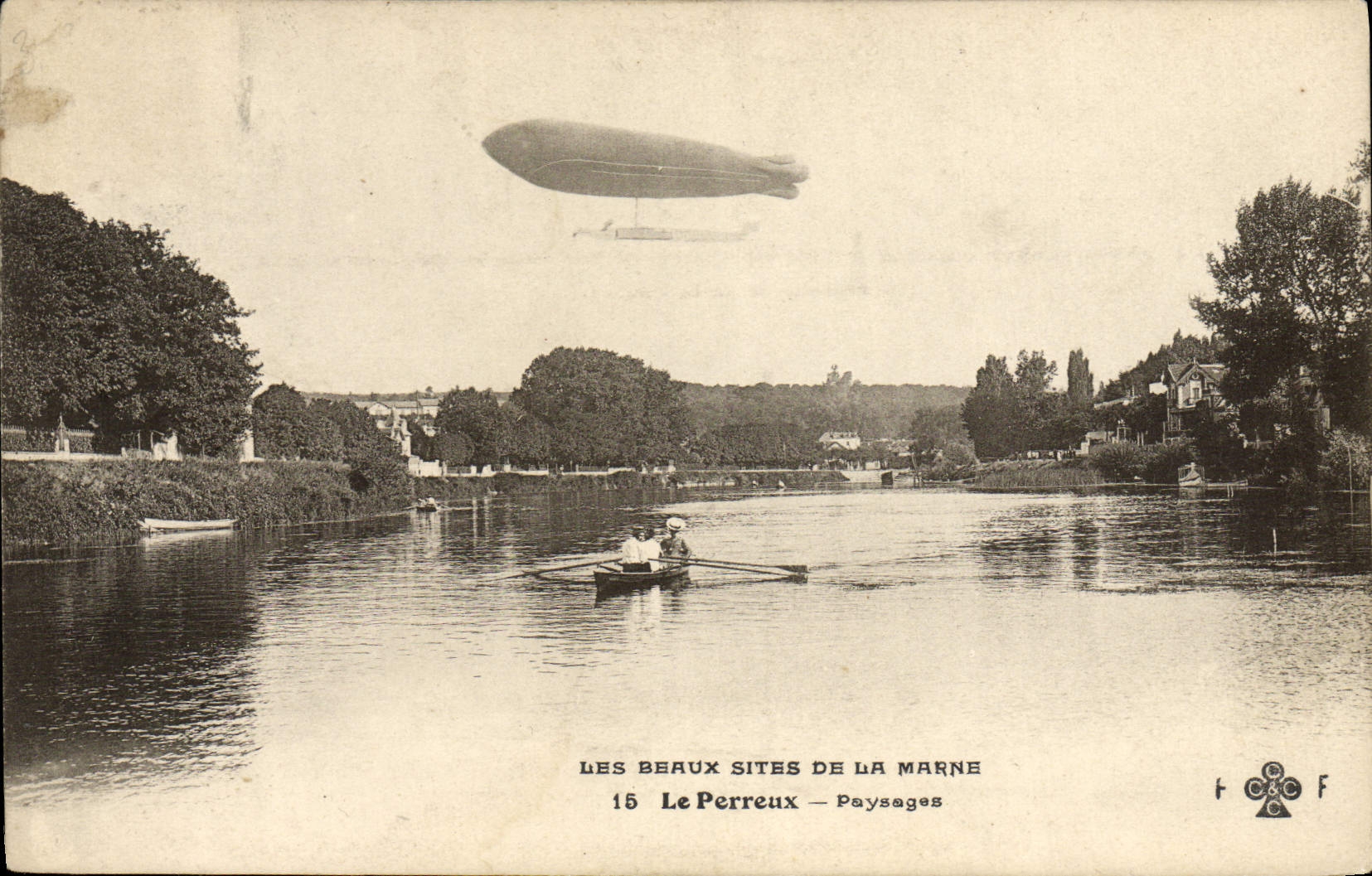 CPA Avion Aviation Le Perreux Paysage Dirigeable Zeppelin 