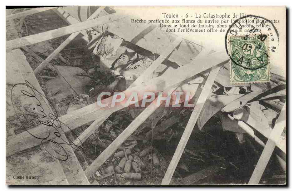 CPA Bateau Guerre Catastrophe du Iena Toulon Breche pratiquee aux flancs du navire 