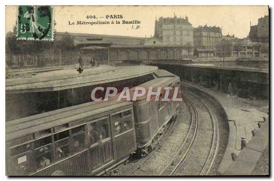 CPA Paris Le matropolitain a la Bastille Metro 