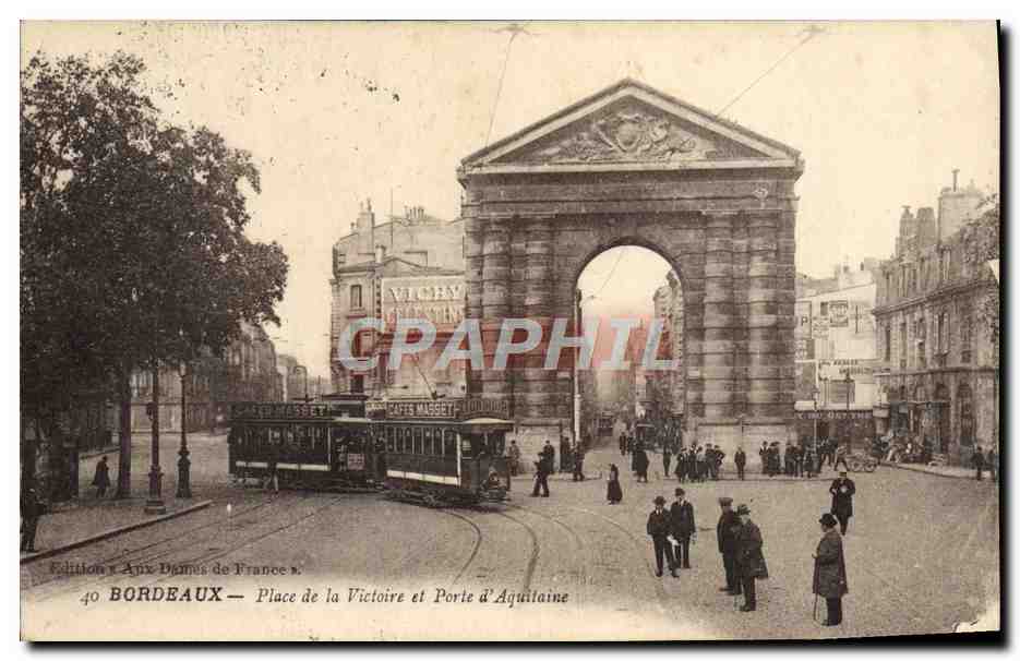 CPA Tramway Bordeaux place de la Victoire et Porte d'Aquitaine 